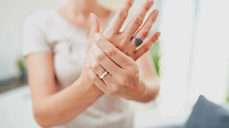 Como tratar luxação no dedo da mão