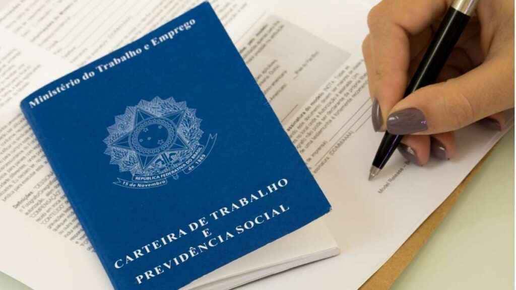 como registrar domestica que trabalha 3 dias por semana