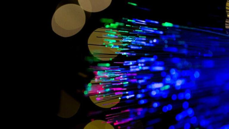 Explorando os tipos de fibra óptica