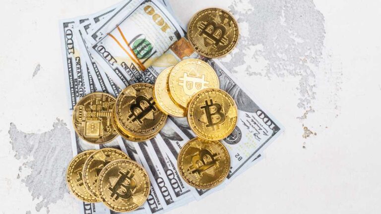 Bitcoin e Dólar: qual a influência da moeda americana nas criptomoedas
