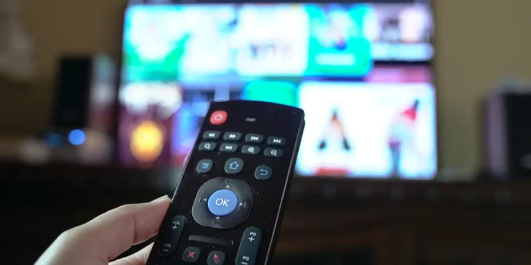 Como assistir canais de notícias 24h pelo streaming sem assinatura