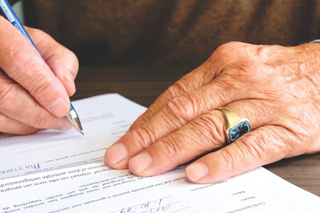 Seguro de vida e acidentes pessoais: a construção de uma rede de segurança financeira Seguro de vida e acidentes pessoais: a construção de uma rede de segurança financeira