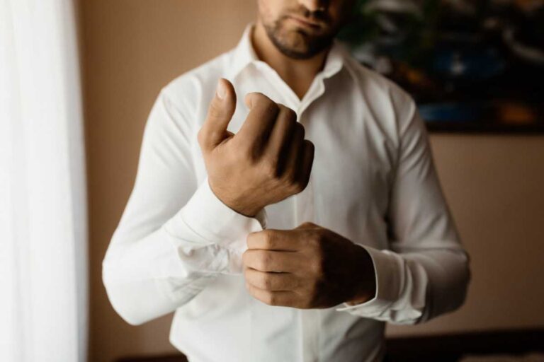 Os 3 erros de estilo que a maioria dos homens comete (e como a camisa certa pode salvá-lo)
